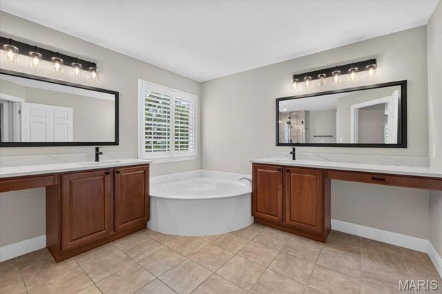 20 Creek Pass Court, St Charles, MO 63304