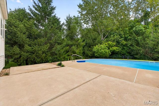 20 Creek Pass Court, St Charles, MO 63304