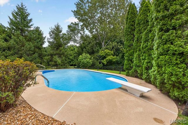 20 Creek Pass Court, St Charles, MO 63304