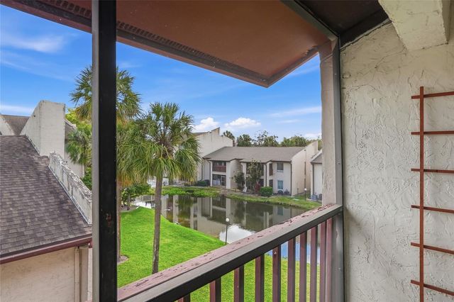 8602 CHAMPLAIN COURT 90, Tampa, FL 33614