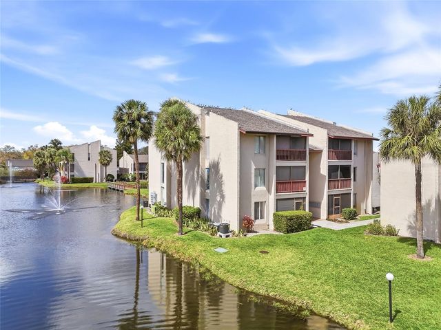 8602 CHAMPLAIN COURT 90, Tampa, FL 33614