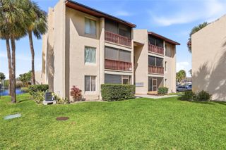 8602 CHAMPLAIN COURT 90, Tampa, FL 33614