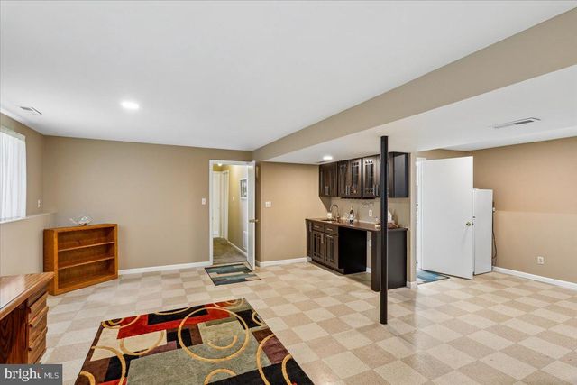 146 HOLLY CIR, Baltimore, MD 21221