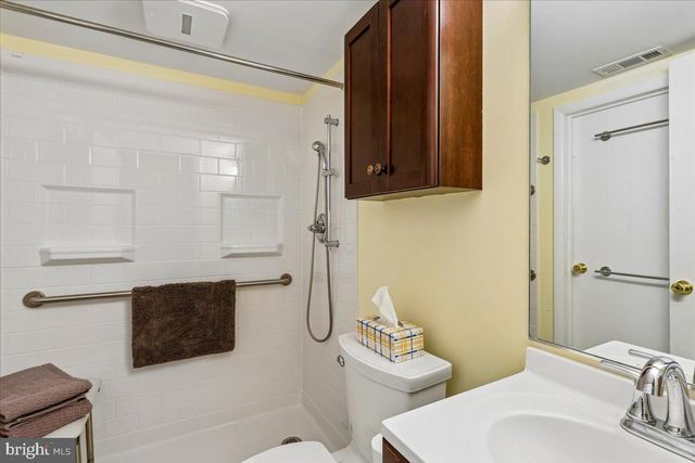 146 HOLLY CIR, Baltimore, MD 21221