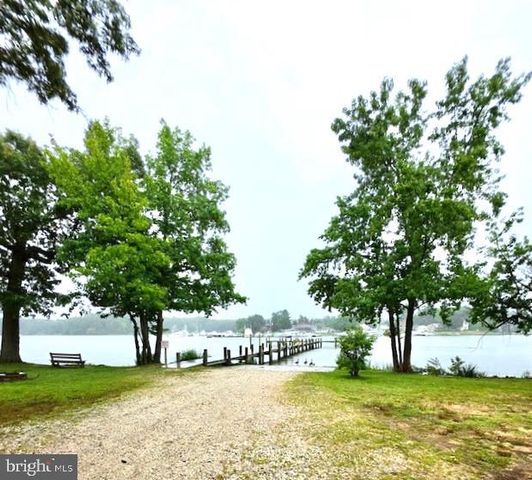 146 HOLLY CIR, Baltimore, MD 21221