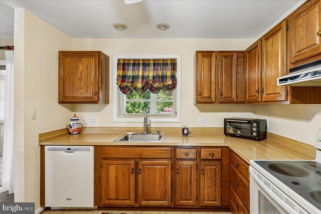 146 HOLLY CIR, Baltimore, MD 21221