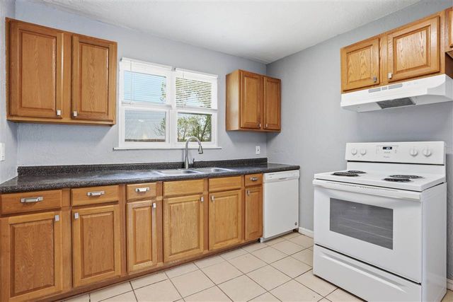 1421 NW Ozmun Ave, Lawton, OK 73507