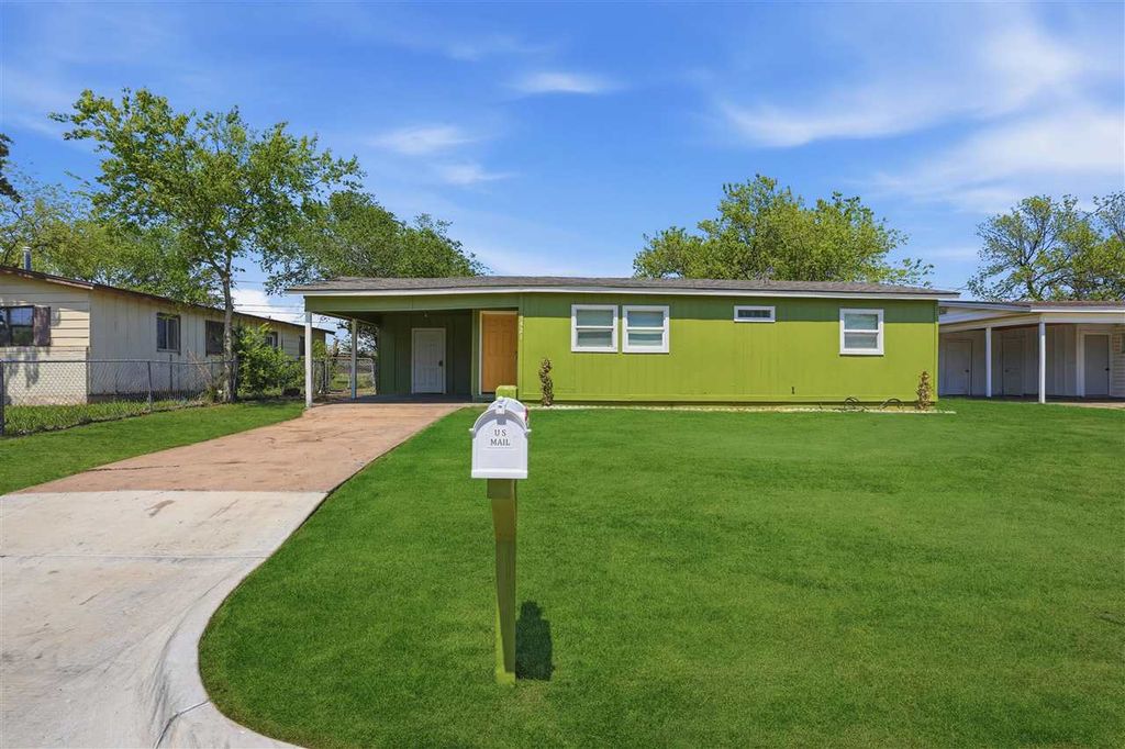 1421 NW Ozmun Ave, Lawton, OK 73507