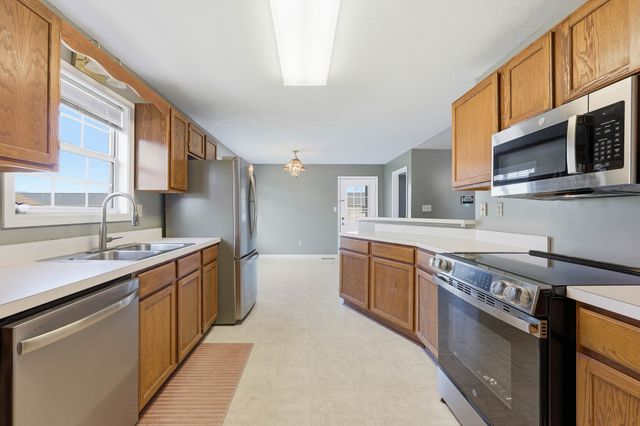 205 Sheridan Cir, Hopkinsville, KY 42240