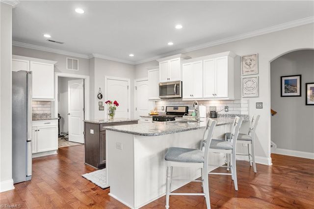 3305 Waterford Glen Lane, Clemmons, NC 27012