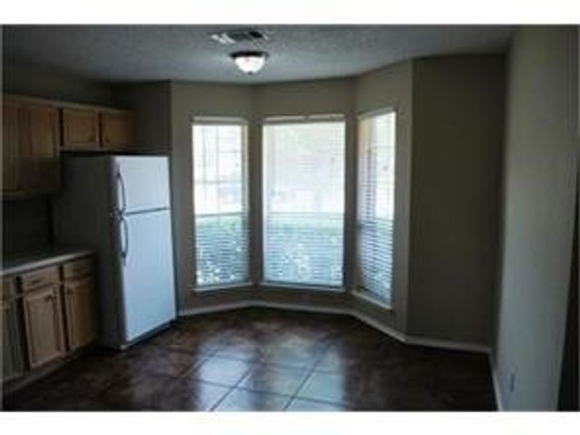 325 Angelina Drive, Arlington, TX 76018