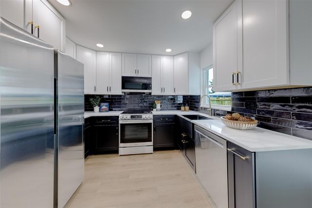 7026 68TH AVENUE N, Pinellas Park, FL 33781