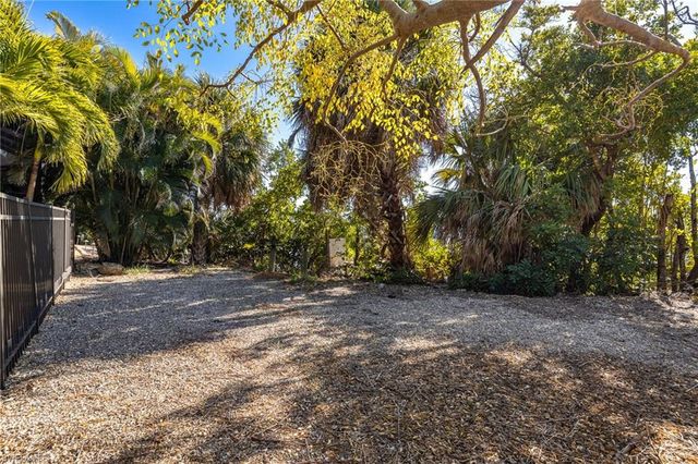 3557 Sea Holly LN, St. James City, FL 33956