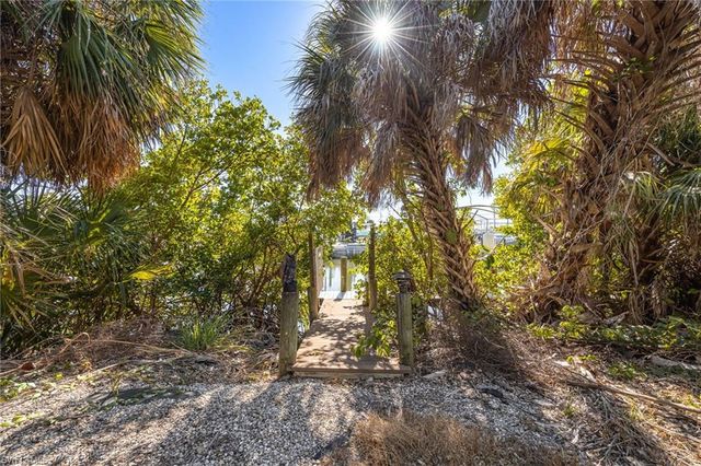 3557 Sea Holly LN, St. James City, FL 33956