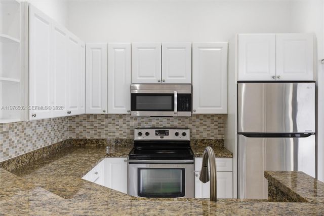 922 Falling Water Rd 922, Weston, FL 33326