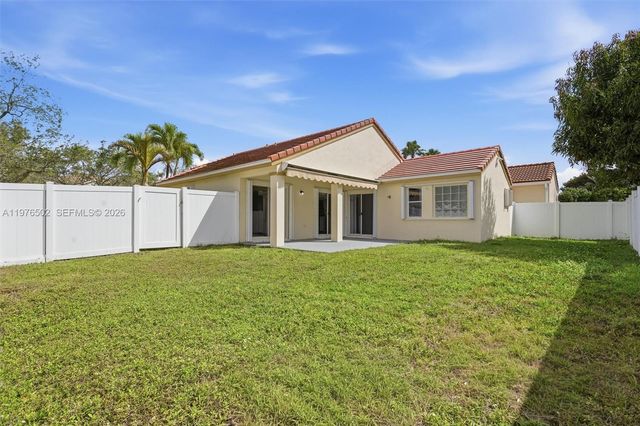 922 Falling Water Rd 922, Weston, FL 33326