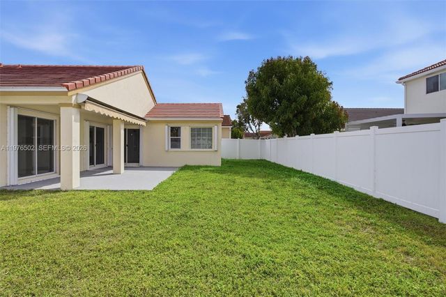 922 Falling Water Rd 922, Weston, FL 33326