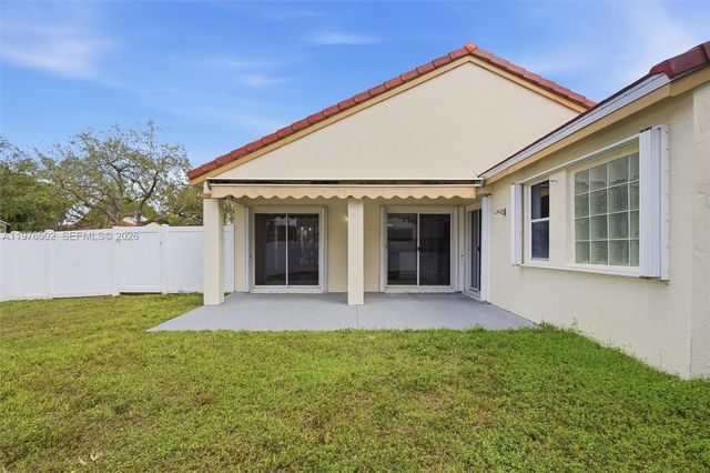 922 Falling Water Rd 922, Weston, FL 33326