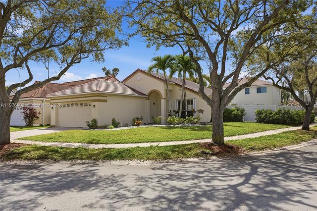 922 Falling Water Rd 922, Weston, FL 33326