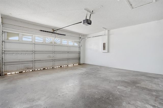 922 Falling Water Rd 922, Weston, FL 33326