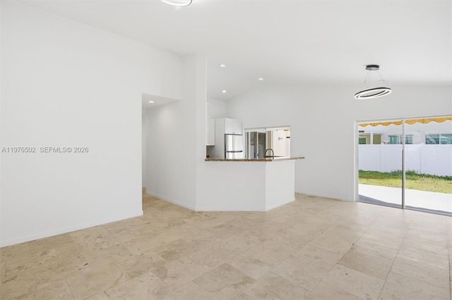 922 Falling Water Rd 922, Weston, FL 33326