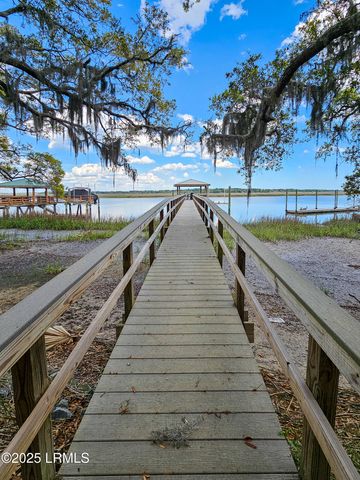2 Wrights Point Circle, Beaufort, SC 29902