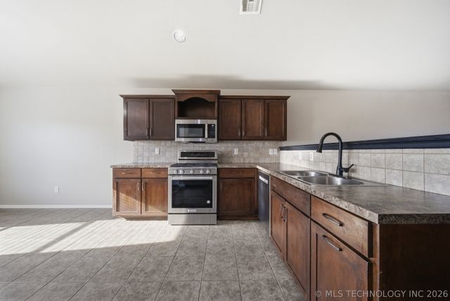 16043 S 88th East Avenue, Bixby, OK 74008