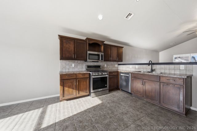 16043 S 88th East Avenue, Bixby, OK 74008