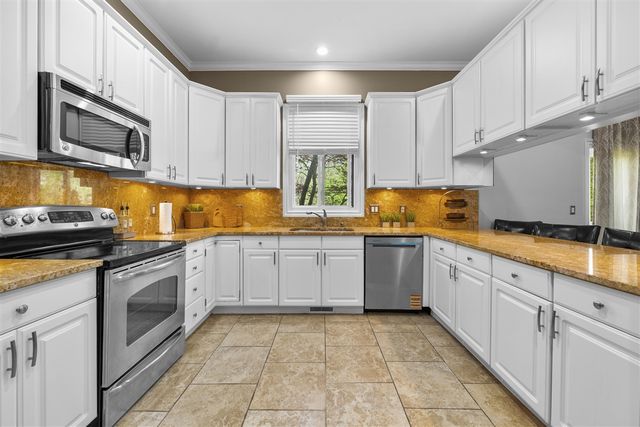 2119 Rochelle Park Drive, Rochester Hills, MI 48309