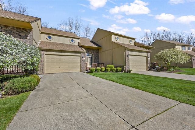 2119 Rochelle Park Drive, Rochester Hills, MI 48309