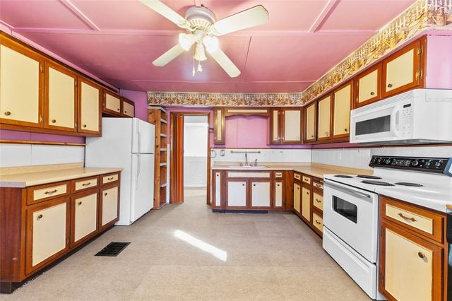 413 N Prospect St, Connellsville, PA 15425