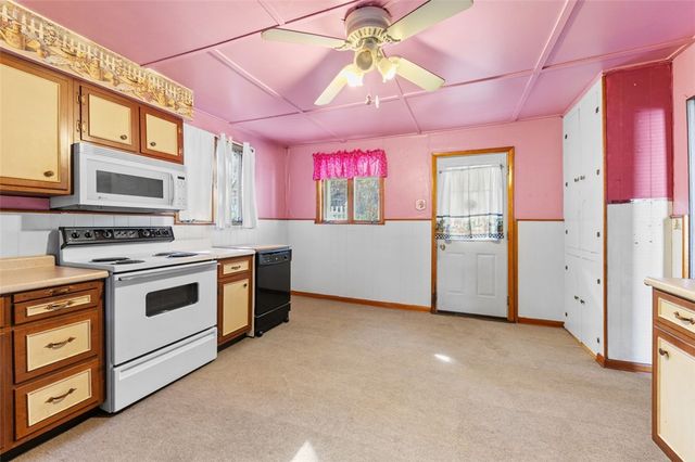 413 N Prospect St, Connellsville, PA 15425