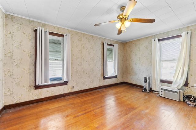 413 N Prospect St, Connellsville, PA 15425