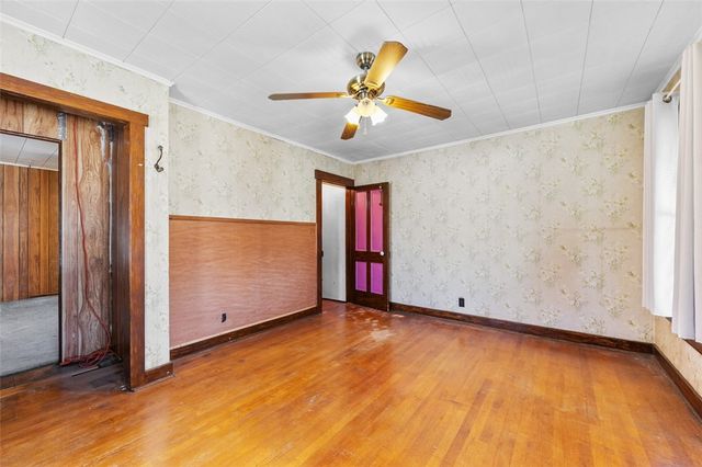 413 N Prospect St, Connellsville, PA 15425