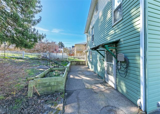 413 N Prospect St, Connellsville, PA 15425