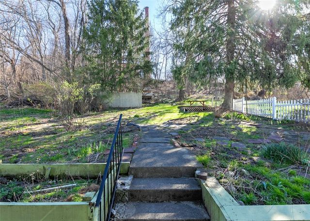 413 N Prospect St, Connellsville, PA 15425