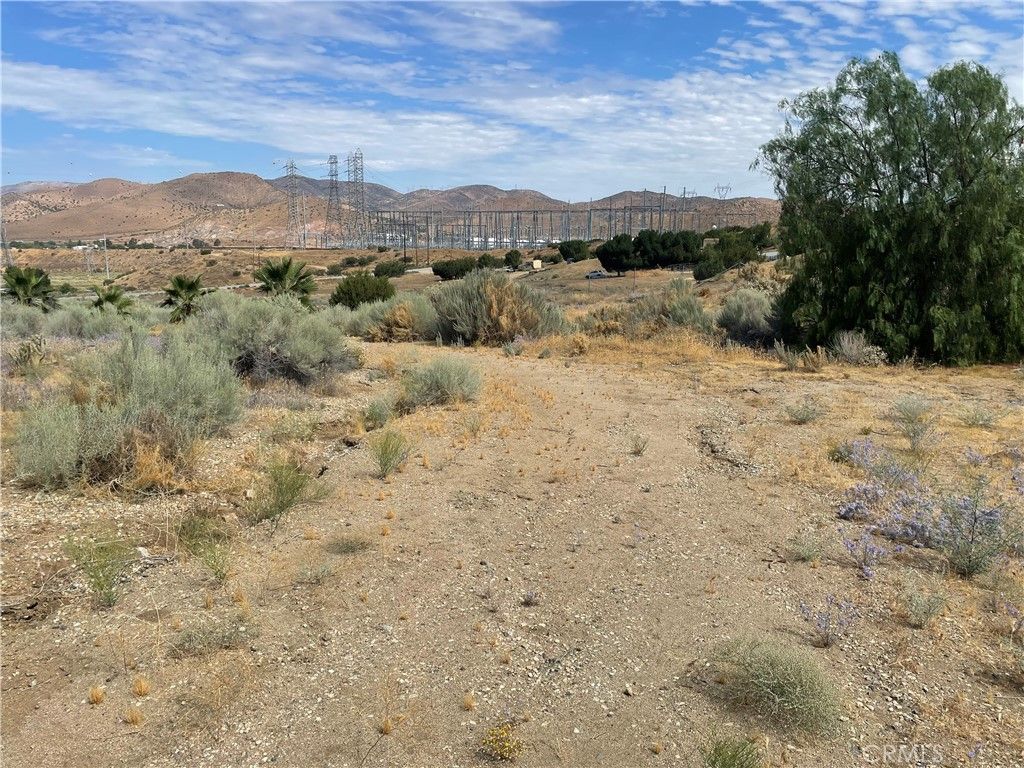 Image 10 of property listing at 32952 Angeles Forest Highway, Palmdale, CA 93550