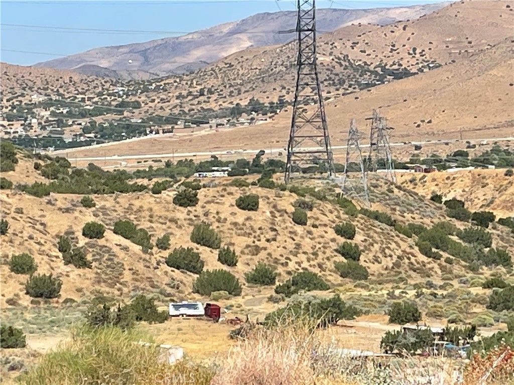 Image 20 of property listing at 32952 Angeles Forest Highway, Palmdale, CA 93550