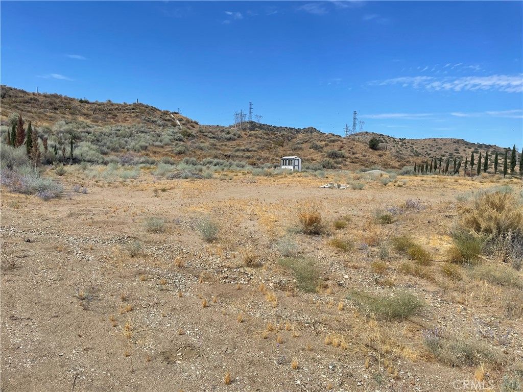 Image 21 of property listing at 32952 Angeles Forest Highway, Palmdale, CA 93550