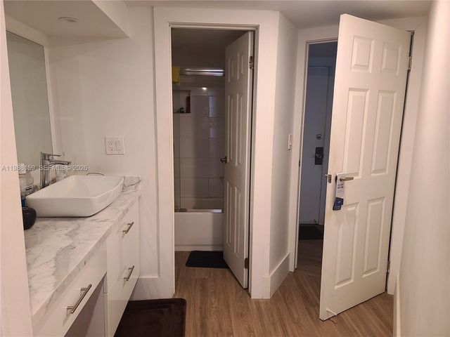 3475 N Country Club Dr 202, Aventura, FL 33180