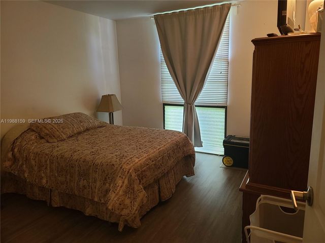3475 N Country Club Dr 202, Aventura, FL 33180