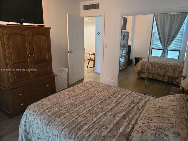 3475 N Country Club Dr 202, Aventura, FL 33180