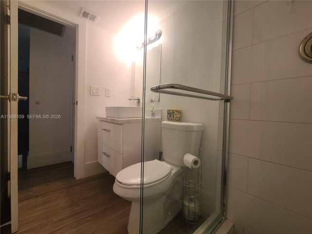 3475 N Country Club Dr 202, Aventura, FL 33180