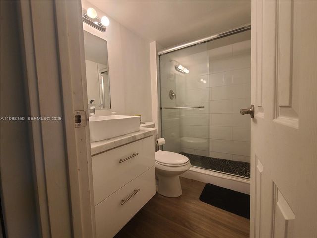 3475 N Country Club Dr 202, Aventura, FL 33180