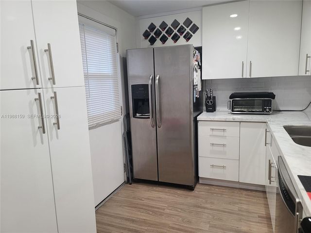 3475 N Country Club Dr 202, Aventura, FL 33180