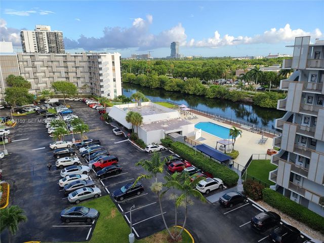 3475 N Country Club Dr 202, Aventura, FL 33180
