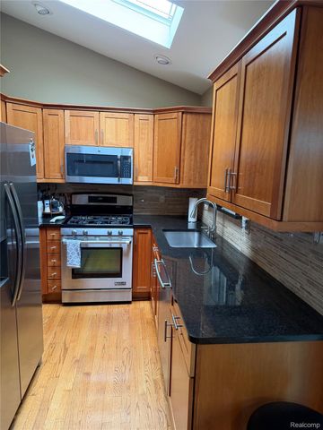12164 Susan Avenue, Warren, MI 48093