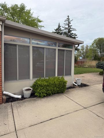 12164 Susan Avenue, Warren, MI 48093