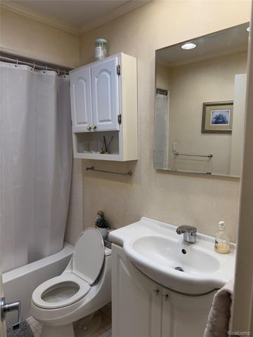 12164 Susan Avenue, Warren, MI 48093