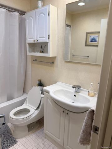12164 Susan Avenue, Warren, MI 48093